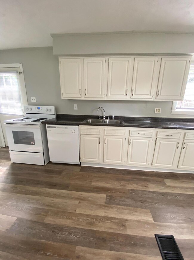 897 Exeter Rd, Columbus, OH 43213 - photo 5