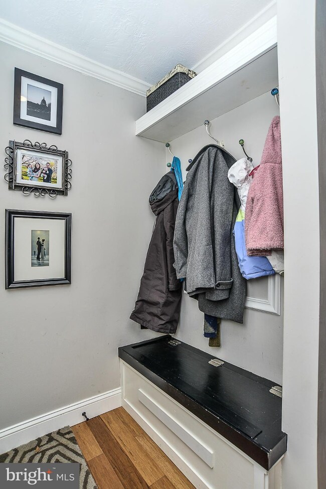 5910 Peregrine Dr, Burke, VA 22015 - photo 4