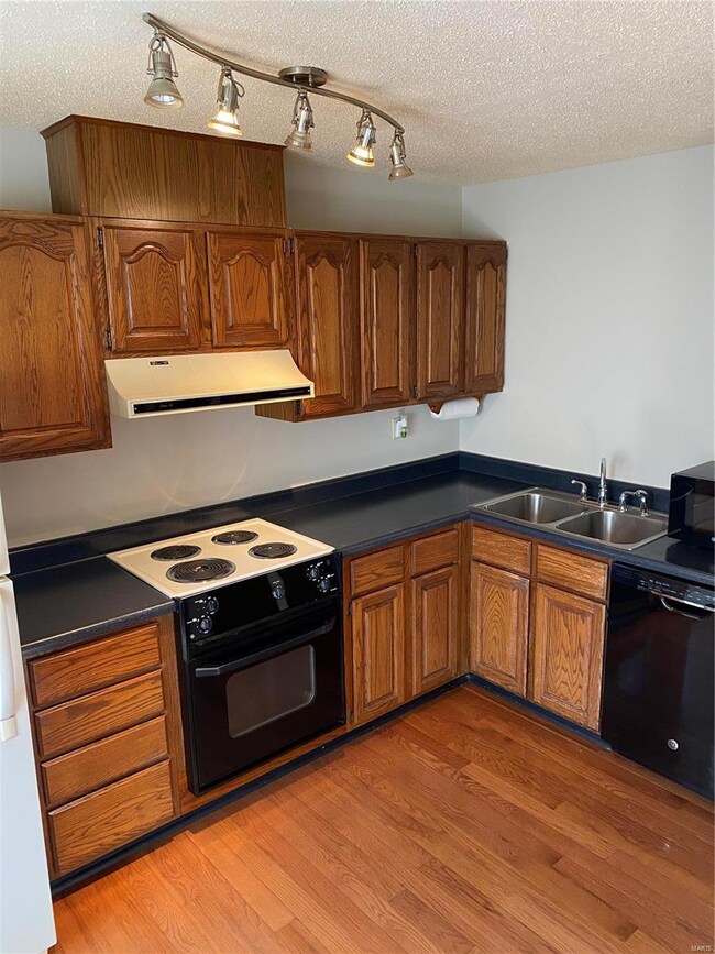 Kitchen w/ refrigerator to stay