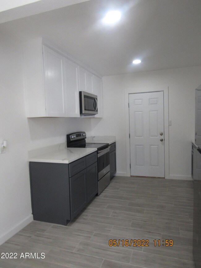 4920 E Holly St unit 4, Phoenix, AZ 85008 - photo 3