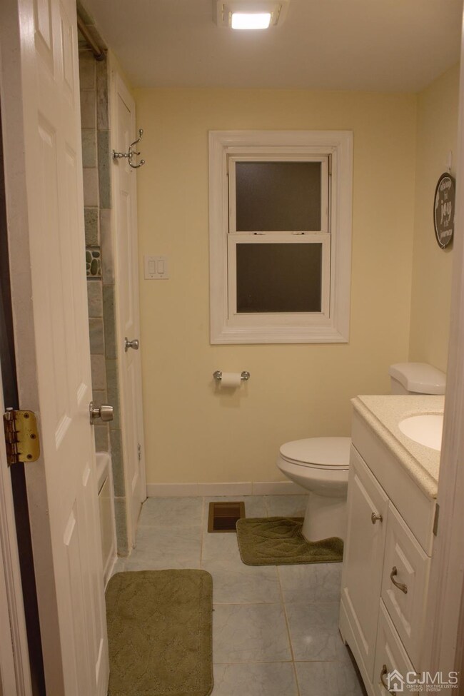 2nd floor Bathroom