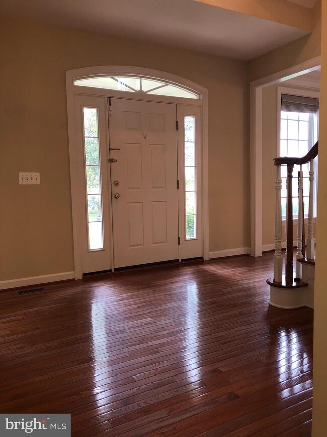 21372 Larue Ct, Ashburn, VA 20148 - photo 2