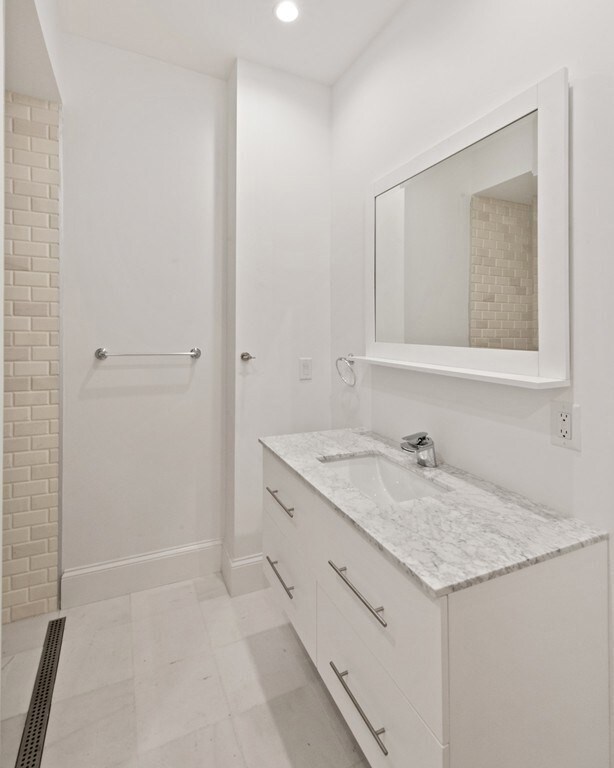 348 Hanover St unit 2, Boston, MA 02113 - photo 5