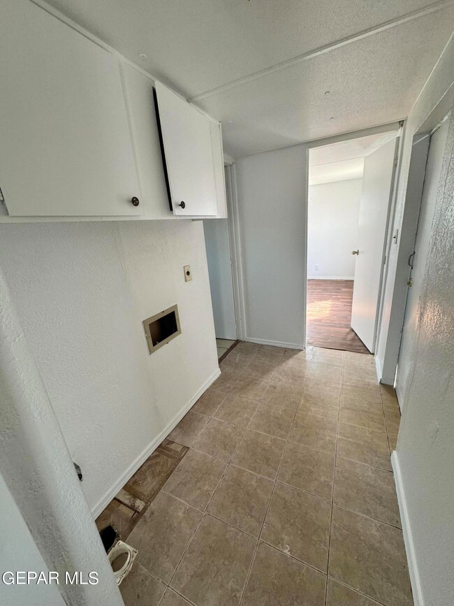 11420 Roseville Dr unit B, El Paso, TX 79927 - photo 5