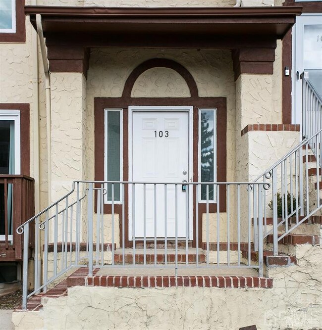 103 Michaels Ct, Woodbridge, NJ 07095 - photo 2