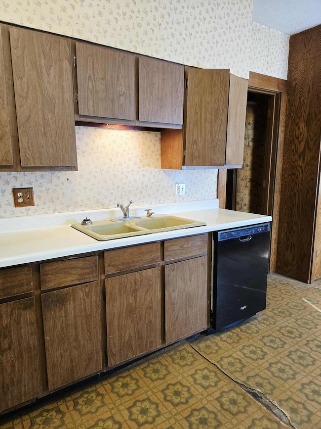 603 Arnold Ave N, Thief River Falls, MN 56701 - photo 5