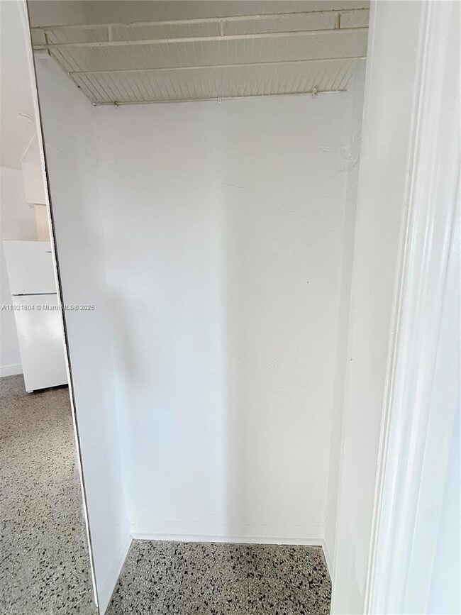 322 NE 6th St unit 3, Hallandale Beach, FL 33009 - photo 4