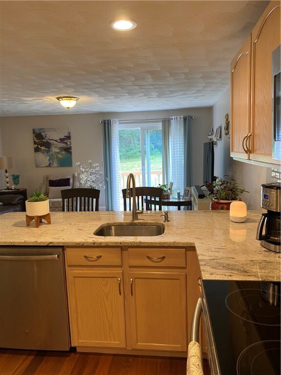 450 Providence St unit 32, West Warwick, RI 02893 - photo 4