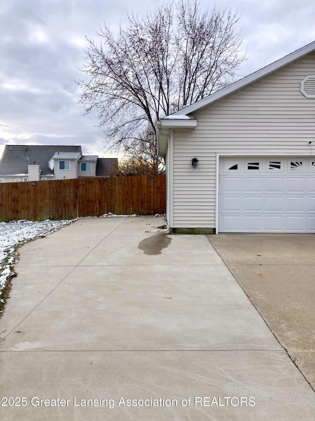 5372 Mirage Cir unit 30, Dimondale, MI 48821 - photo 3