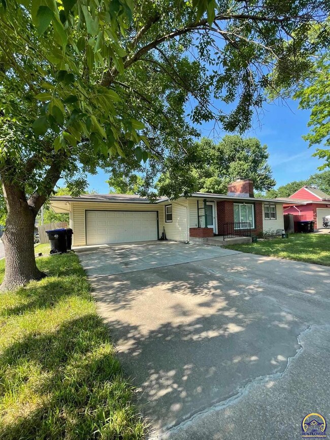 1940 SW 36th Terrace, Topeka, KS 66611 - photo 3