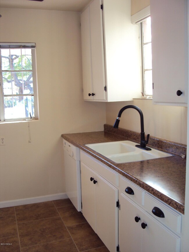 1921 E 8th St, Tucson, AZ 85719 - photo 5