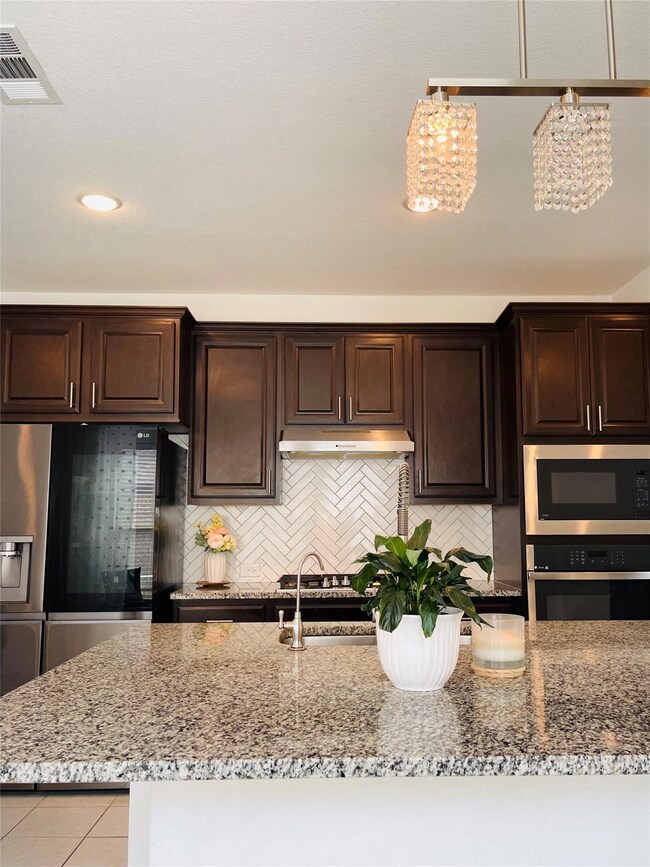 Kitchen featuring stainless steel appliances, und