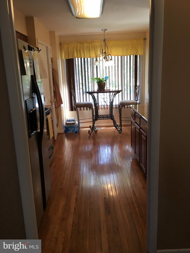 7026 Cipriano Woods Ct, Lanham, MD 20706 - photo 4