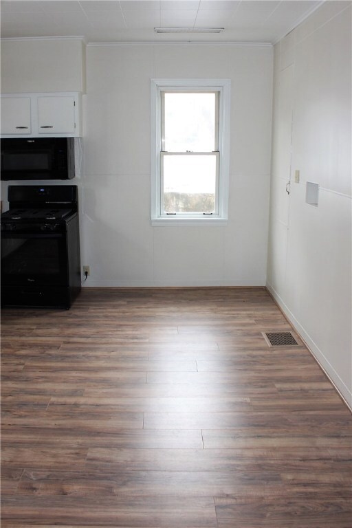 Plenty of room for a table in this spacious kitche