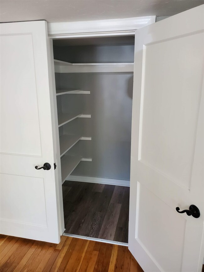 543 Hanover St, Claremont, NH 03743 - photo 6