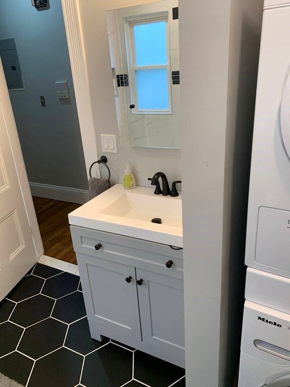 275 Gallivan Blvd unit C, Dorchester Center, MA 02124 - photo 4