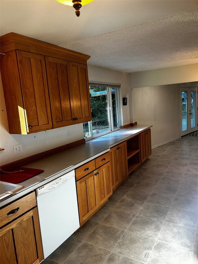 Extra counter and storage space in banquet