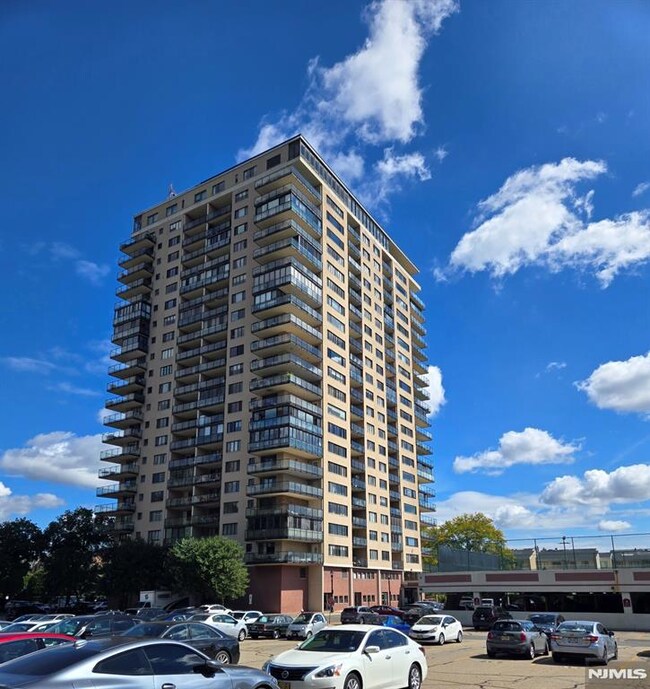 unlisted-address, Edgewater, NJ 07020 - photo 2