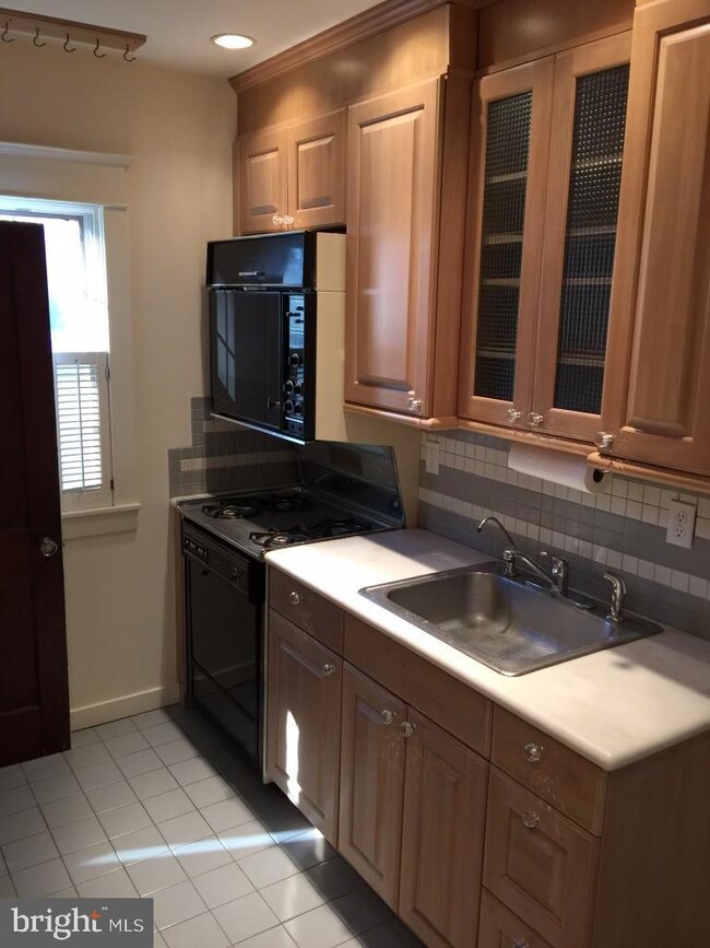 712 Grove St unit 2ND FLOOR, Haddonfield, NJ 08033 - photo 2