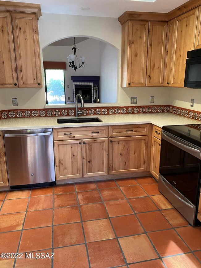 10124 N Sawgrass Dr, Tucson, AZ 85737 - photo 7