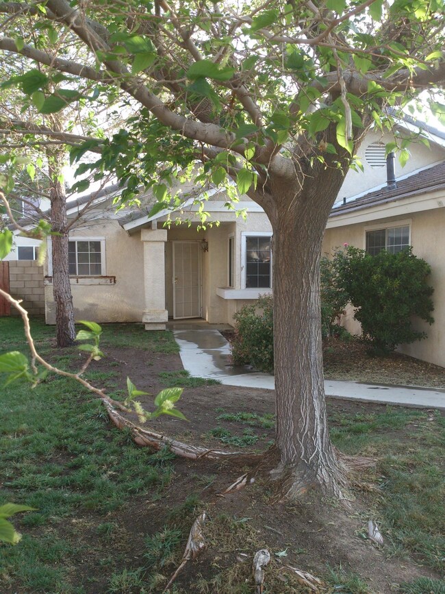 3424 Limestone Dr, Rosamond, CA 93560 - photo 2