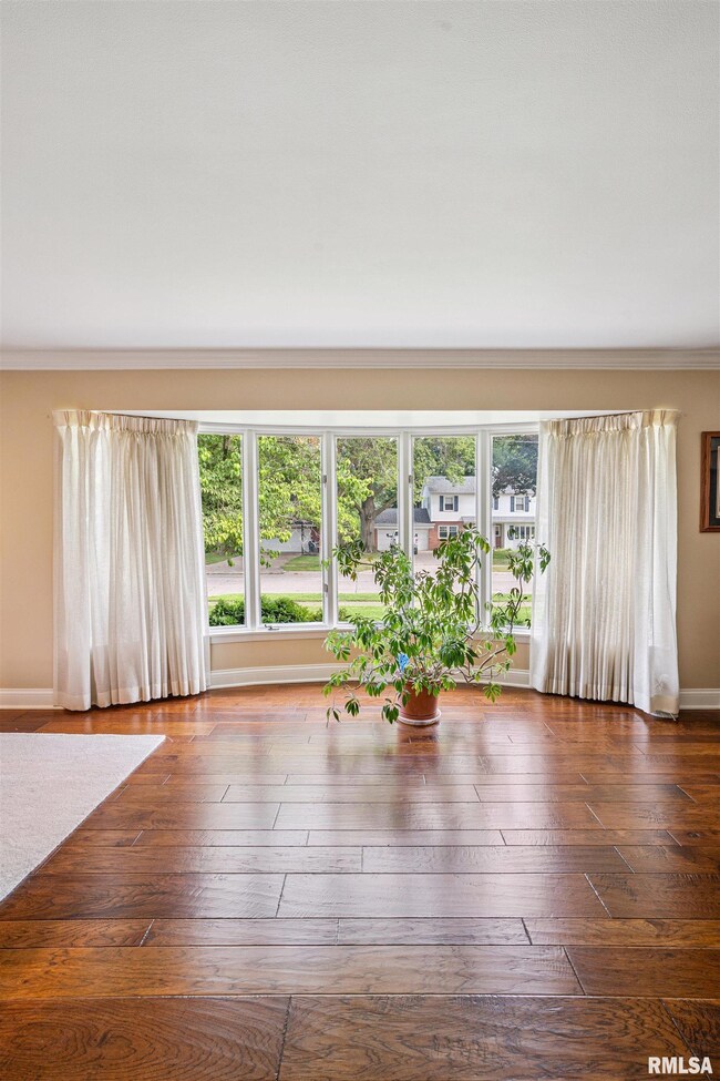 2525 Elm St, Davenport, IA 52803 - photo 6