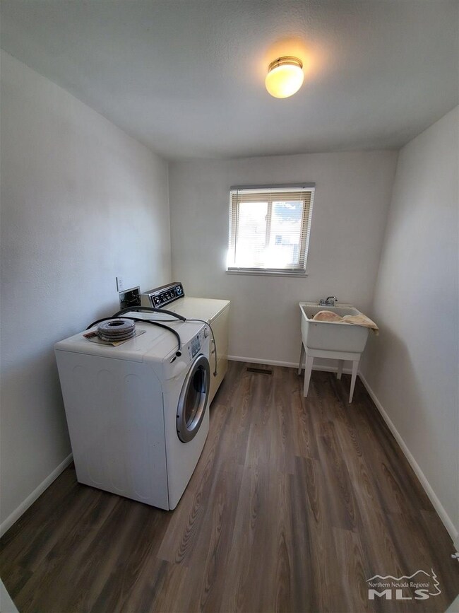 893 E Greenbrae Dr, Sparks, NV 89434 - photo 6