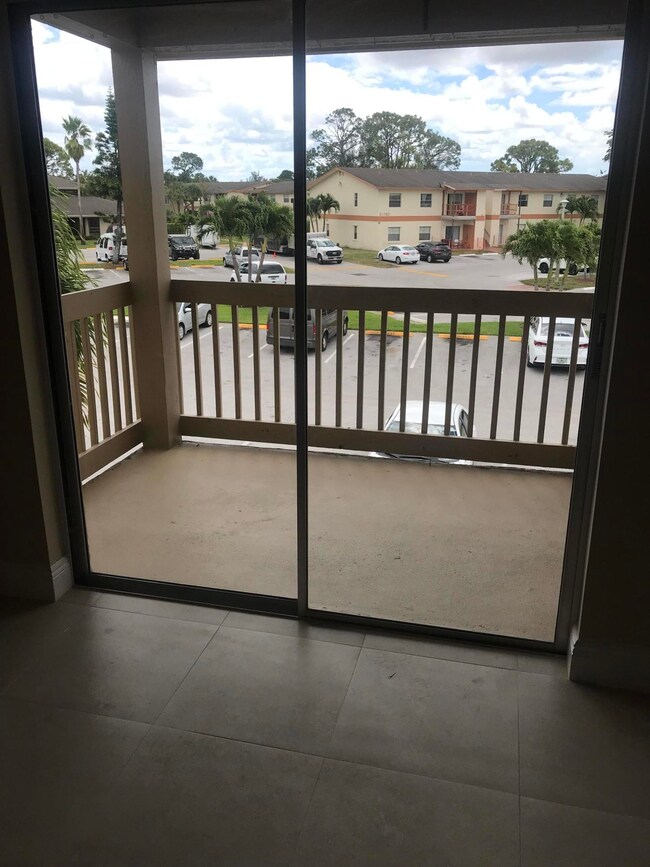 1758 Abbey Rd unit 204A, West Palm Beach, FL 33415 - photo 5