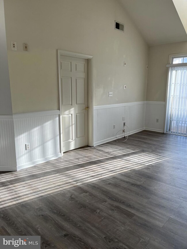 21191 Mcfadden Square, Sterling, VA 20165 - photo 4