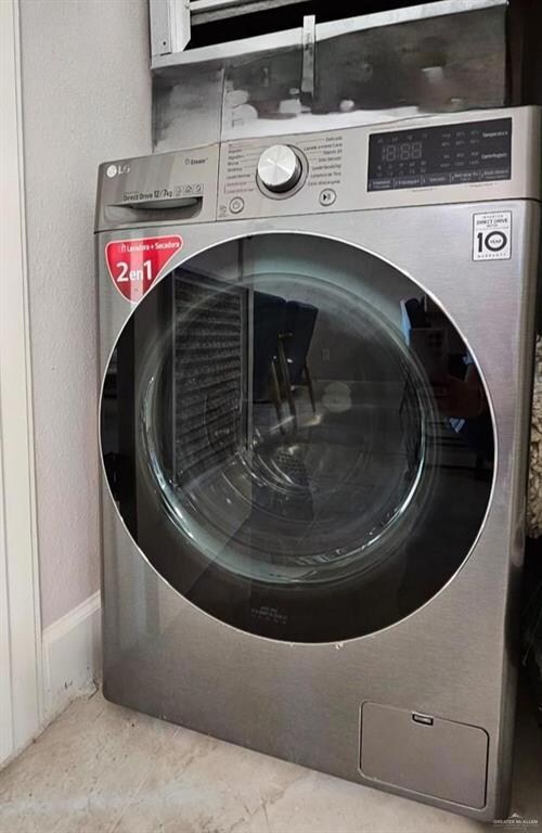 Laundry area with washer / dryer and laundry area