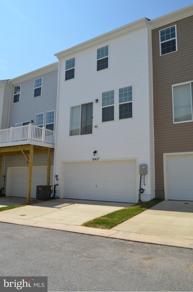 18427 Woodhouse Ln, Germantown, MD 20874 - photo 2