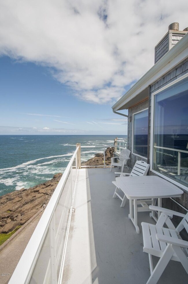 Deck - View 1 (850x1280)