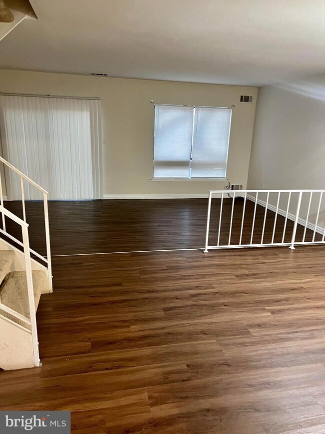 10994 Hiram Ct, Manassas, VA 20109 - photo 4