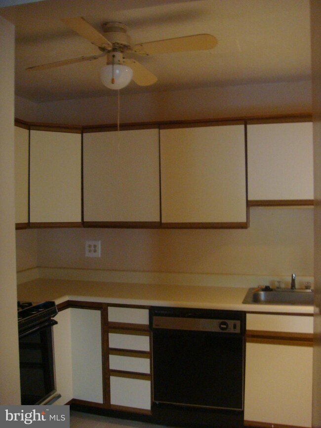 205 Erin Way unit 201, Reisterstown, MD 21136 - photo 7