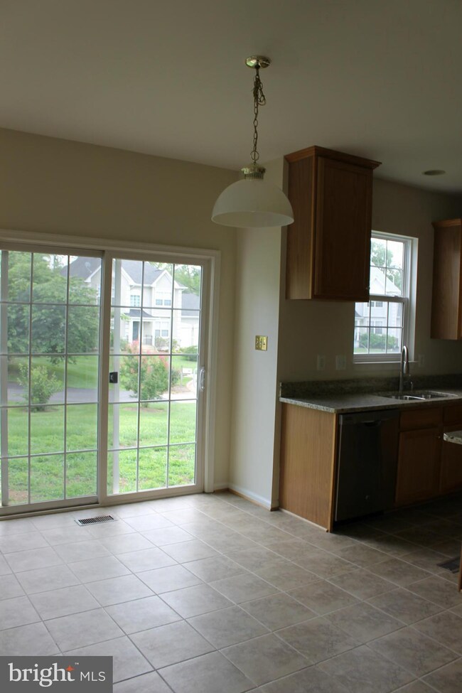 10471 Tree Spring Ct, Manassas, VA 20112 - photo 7