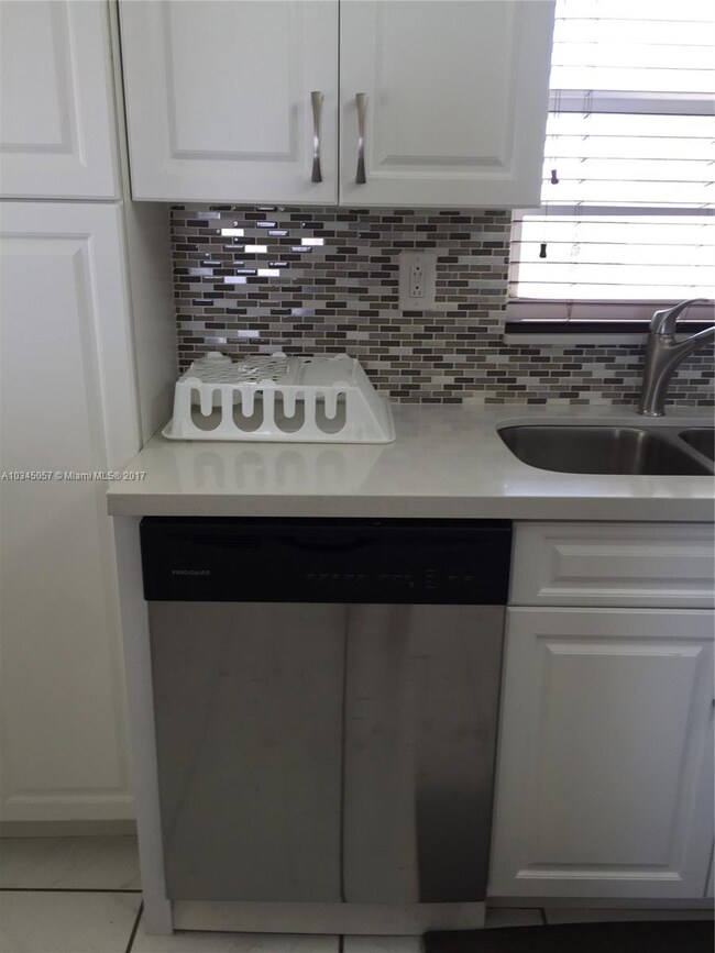 Byron Gardens Condominium unit 607, Miami Beach, FL 33141 - photo 4