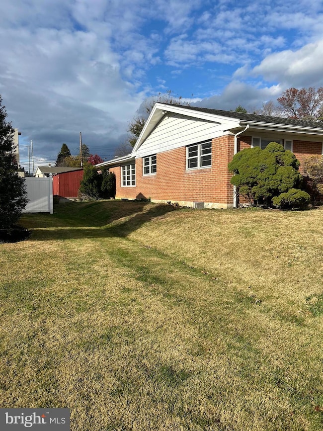 571 Beech Ave, Hershey, PA 17033 - photo 2