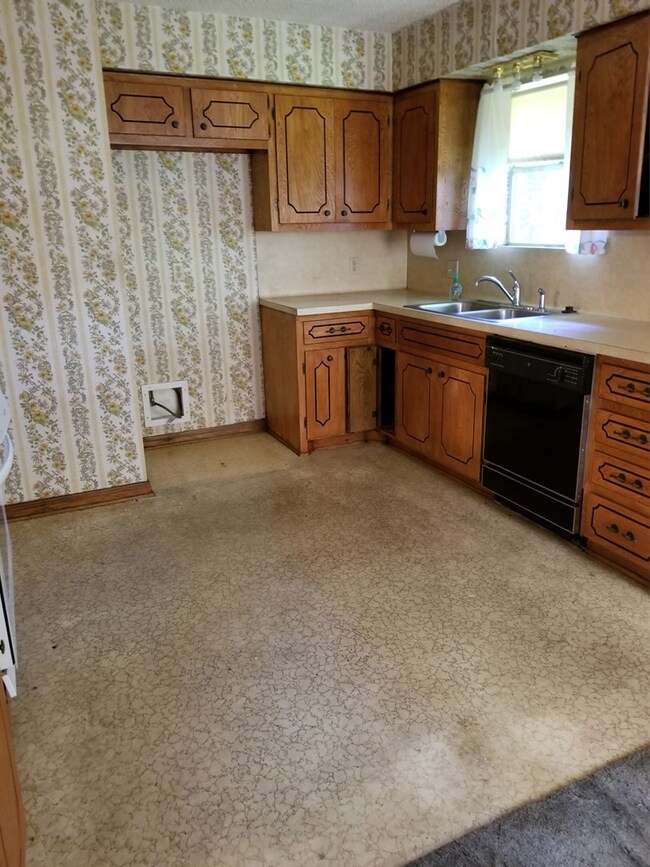 2825 El Camino St, Bay City, TX 77414 - photo 5