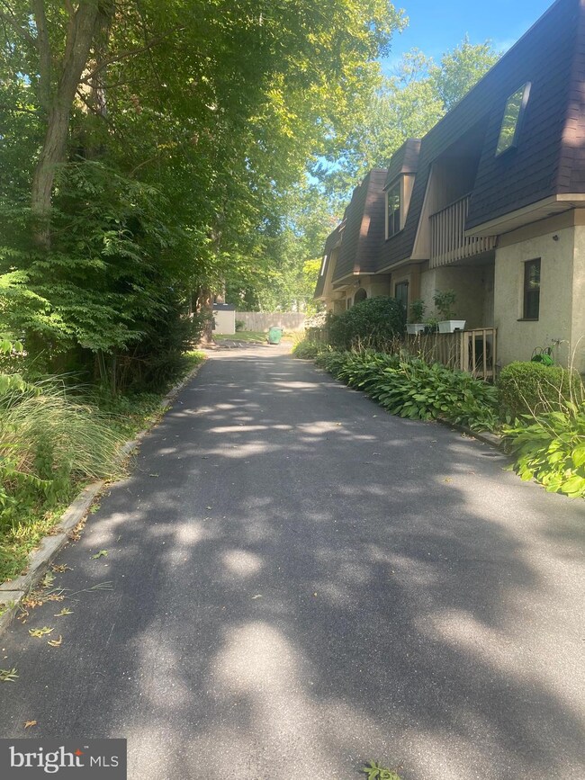 107 S Lansdowne Ave unit 101, Lansdowne, PA 19050 - photo 3