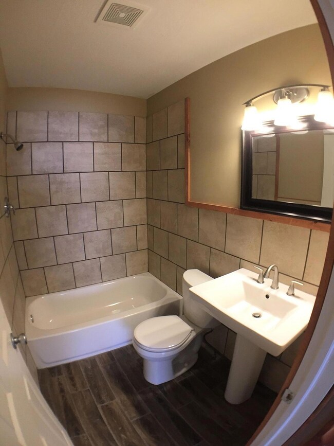 454 2 bed - bathroom