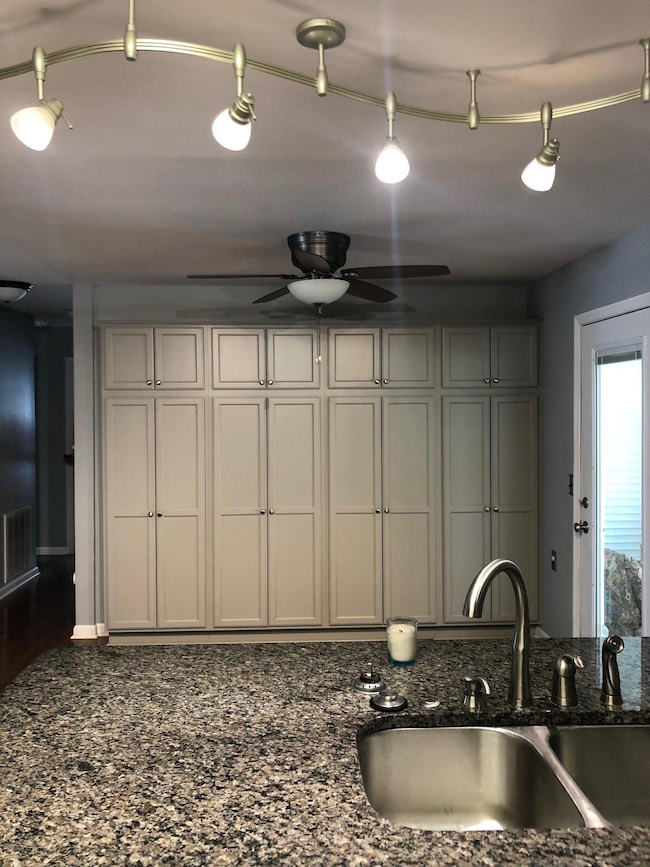 300 Woodland Dr, Shelbyville, TN 37160 - photo 7