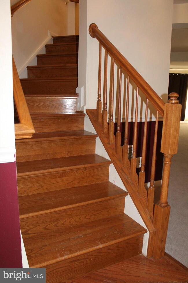 2544 Banshire Dr, Herndon, VA 20171 - photo 6