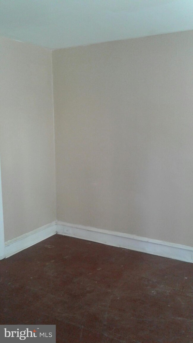 917 Lawrence Ave, Darby, PA 19023 - photo 2