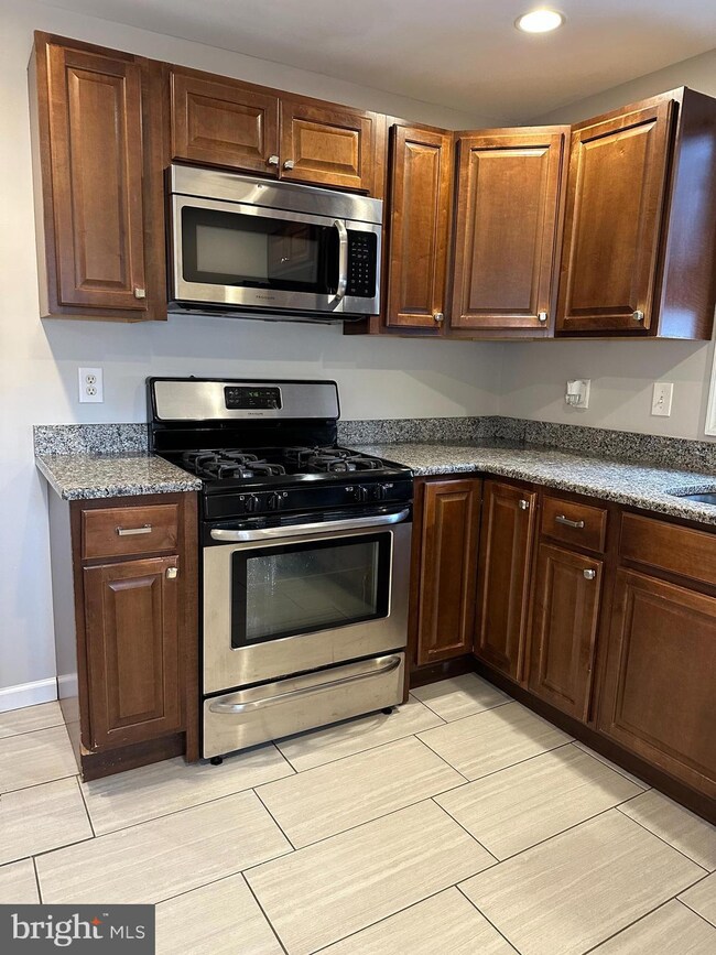 5242 Sands Rd, Lothian, MD 20711 - photo 6