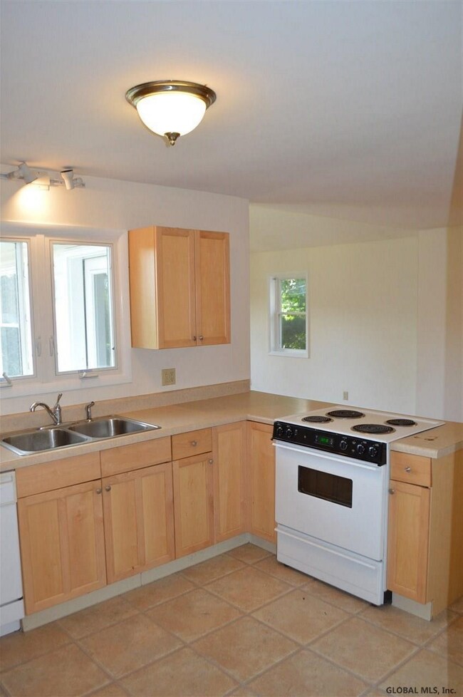 4 Gregory Ln, Albany, NY 12211 - photo 5