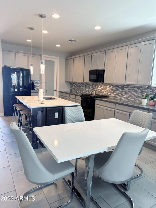 04-Int-Kitchen-Dining