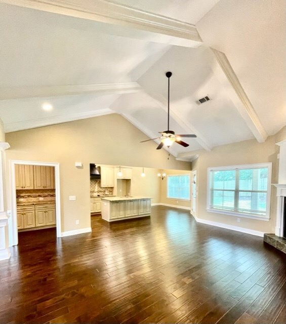 Open Floorplan w Breakfast area & Family Rm