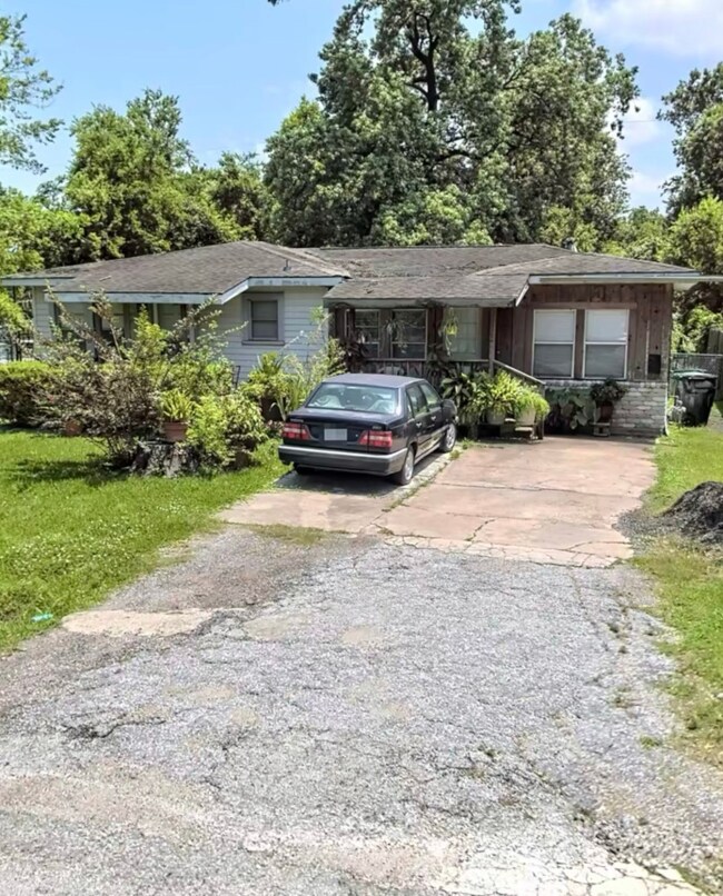 13370 Mobile St, Houston, TX 77015 - photo 5