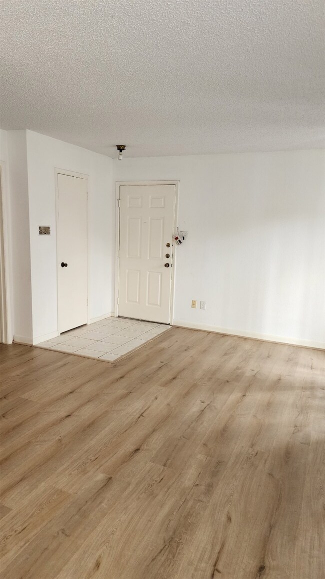 2750 Holly Hall St unit 101, Houston, TX 77054 - photo 2