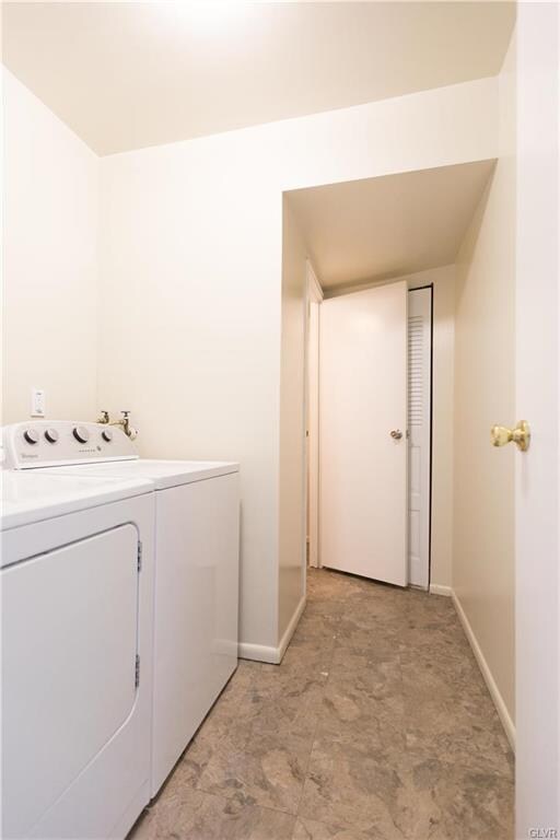 52 Eisenhower Cir, Whitehall, PA 18052 - photo 4